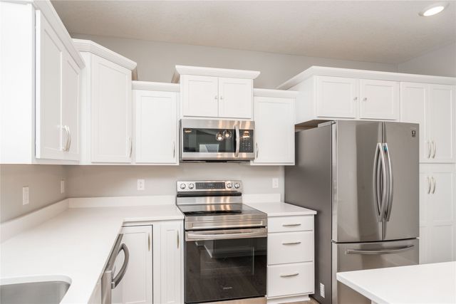 1402 NW Reinhart Drive, Ankeny, IA 50023