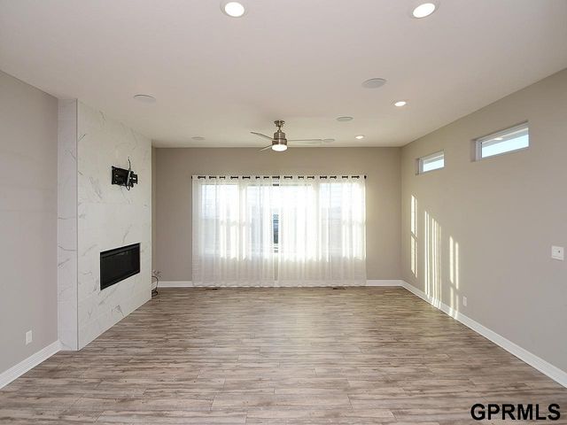 18421 Merion Drive, Omaha, NE 68136