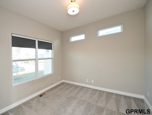 18421 Merion Drive, Omaha, NE 68136