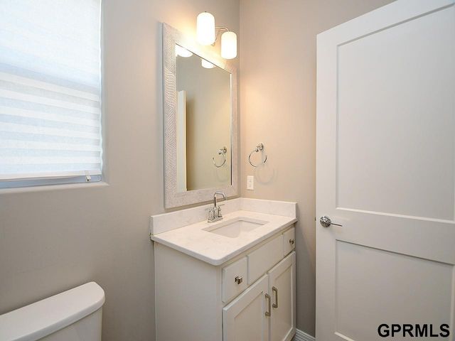 18421 Merion Drive, Omaha, NE 68136