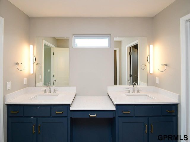 18421 Merion Drive, Omaha, NE 68136