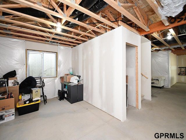 18421 Merion Drive, Omaha, NE 68136