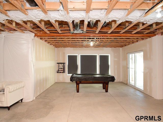 18421 Merion Drive, Omaha, NE 68136