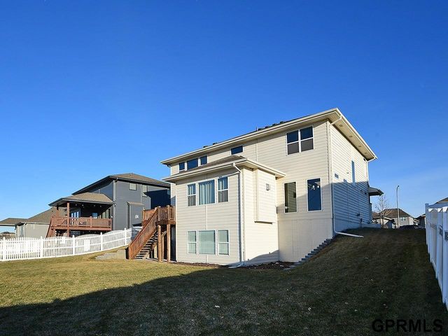 18421 Merion Drive, Omaha, NE 68136