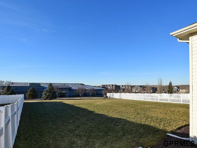 18421 Merion Drive, Omaha, NE 68136