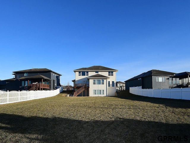 18421 Merion Drive, Omaha, NE 68136