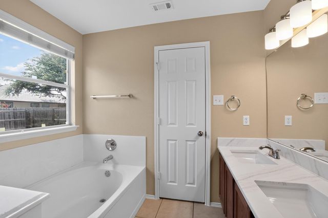 111 Mossy Rock CV, Hutto, TX 78634