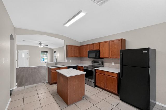 111 Mossy Rock CV, Hutto, TX 78634
