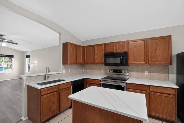 111 Mossy Rock CV, Hutto, TX 78634