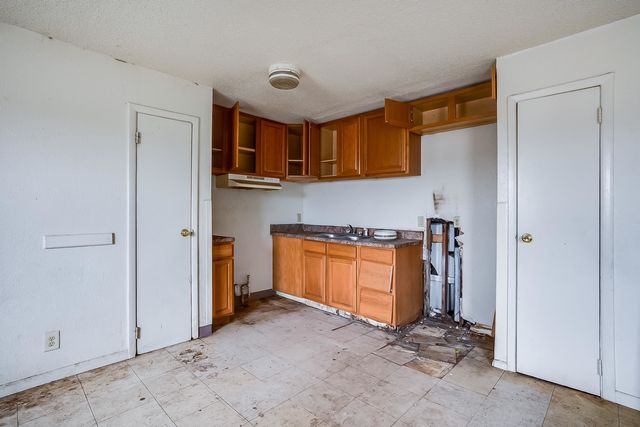 1613 E Catalina St, Wichita, KS 67216