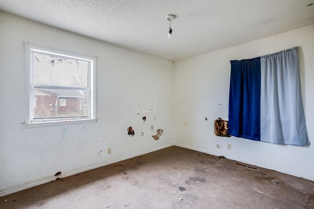 1613 E Catalina St, Wichita, KS 67216