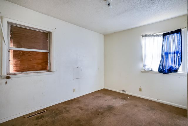 1613 E Catalina St, Wichita, KS 67216