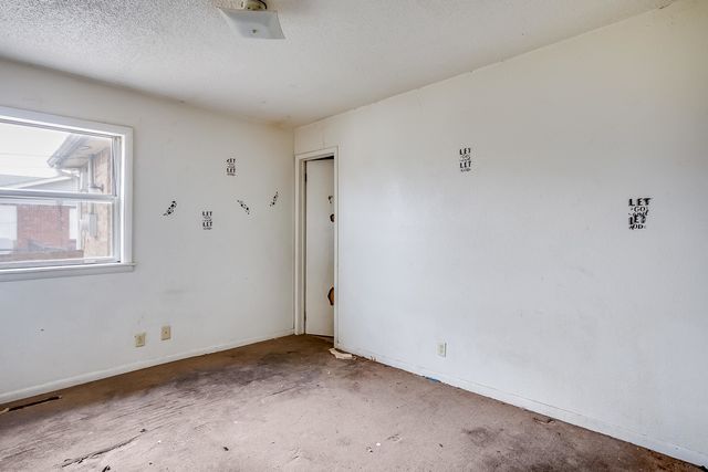 1613 E Catalina St, Wichita, KS 67216