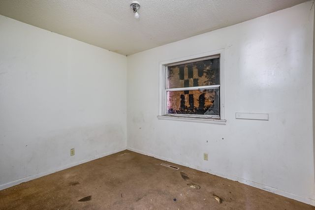 1613 E Catalina St, Wichita, KS 67216