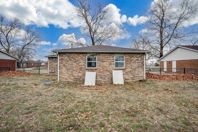 1613 E Catalina St, Wichita, KS 67216