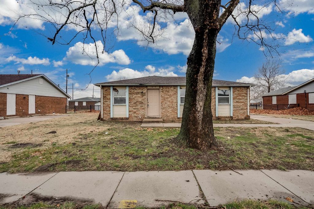 1613 E Catalina St, Wichita, KS 67216