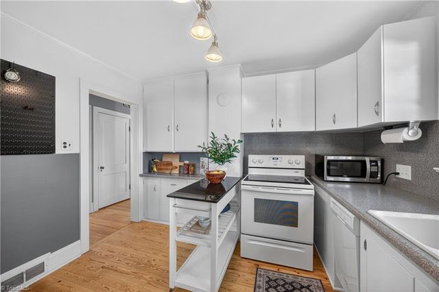 2124 Konnoak View Drive, Winston-salem, NC 27127