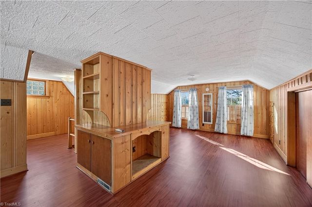 2124 Konnoak View Drive, Winston-salem, NC 27127