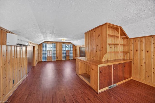 2124 Konnoak View Drive, Winston-salem, NC 27127