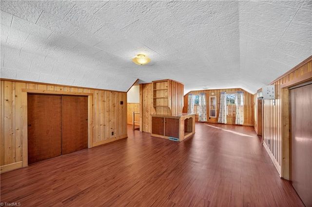 2124 Konnoak View Drive, Winston-salem, NC 27127