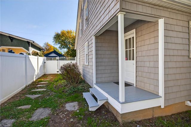 2124 Konnoak View Drive, Winston-salem, NC 27127