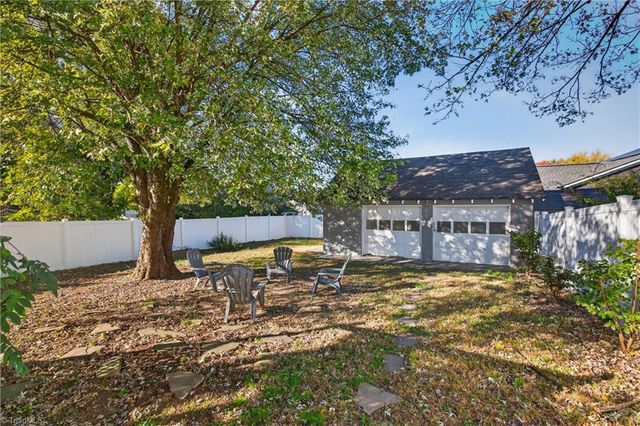 2124 Konnoak View Drive, Winston-salem, NC 27127