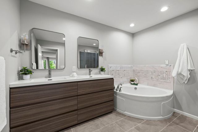5970 W 16th Street 711, Saint Louis Park, MN 55416