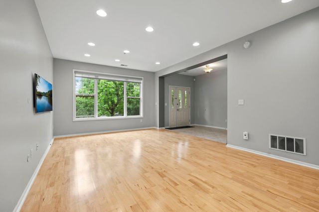 5970 W 16th Street 711, Saint Louis Park, MN 55416