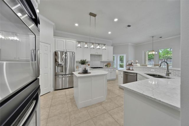 19 Millwright Place, The Woodlands, TX 77382
