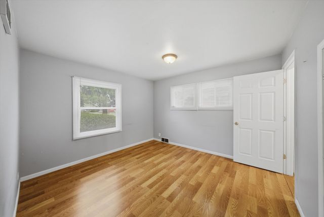 1517 E Roosevelt Road, Wheaton, IL 60187