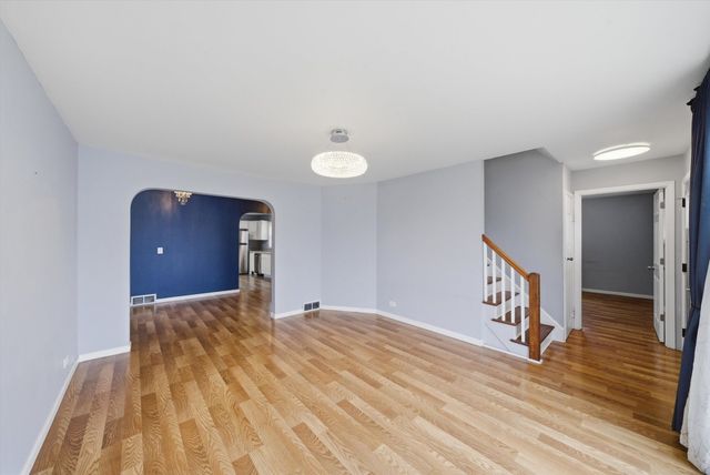 1517 E Roosevelt Road, Wheaton, IL 60187
