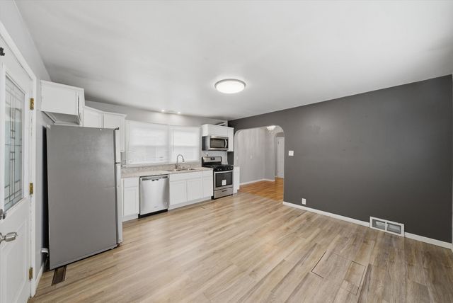 1517 E Roosevelt Road, Wheaton, IL 60187