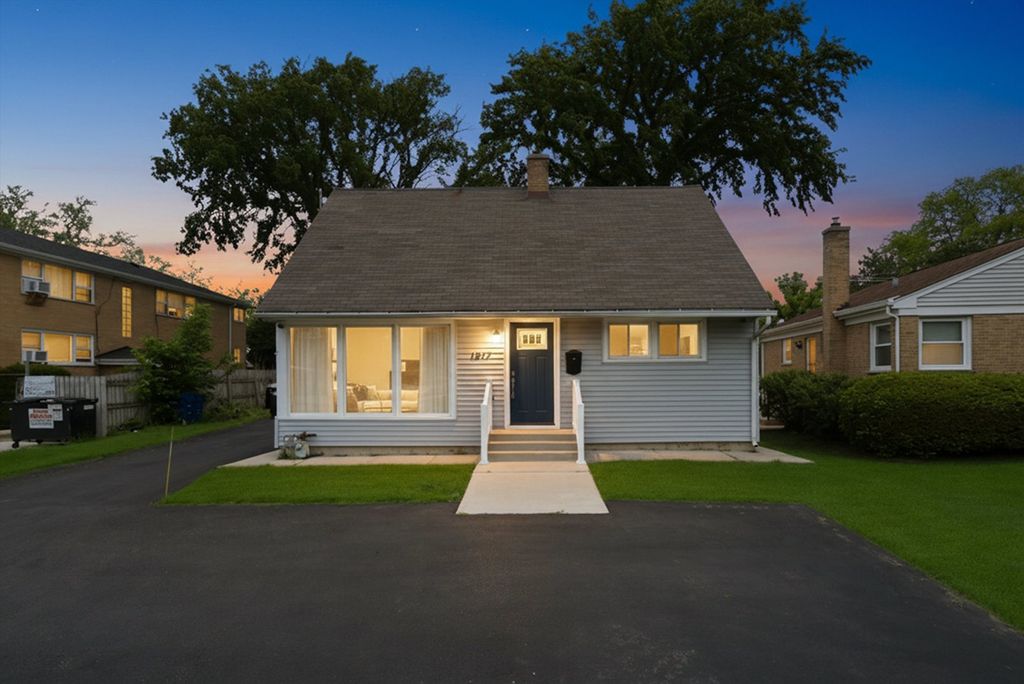 1517 E Roosevelt Road, Wheaton, IL 60187