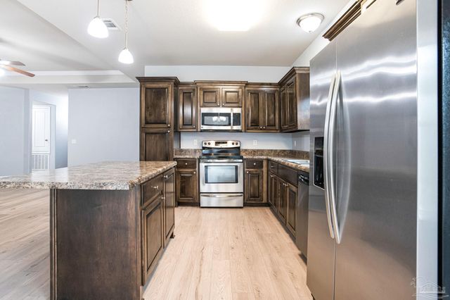 970 John Deere Ln, Cantonment, FL 32533