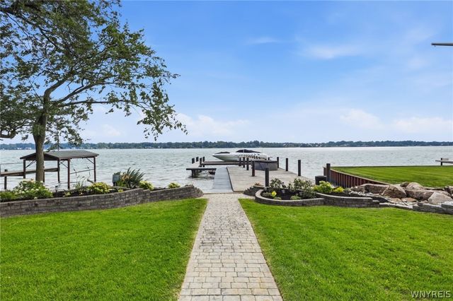 2490 River Road, Wheatfield, NY 14304