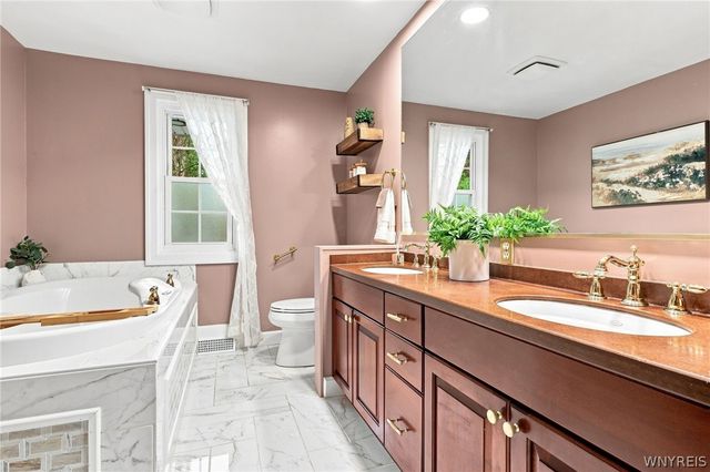 2490 River Road, Wheatfield, NY 14304