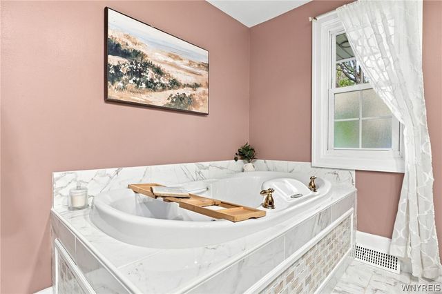 2490 River Road, Wheatfield, NY 14304
