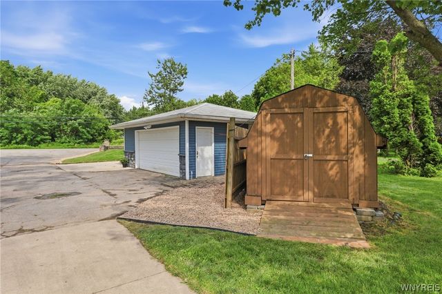2490 River Road, Wheatfield, NY 14304
