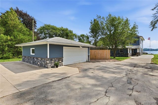 2490 River Road, Wheatfield, NY 14304