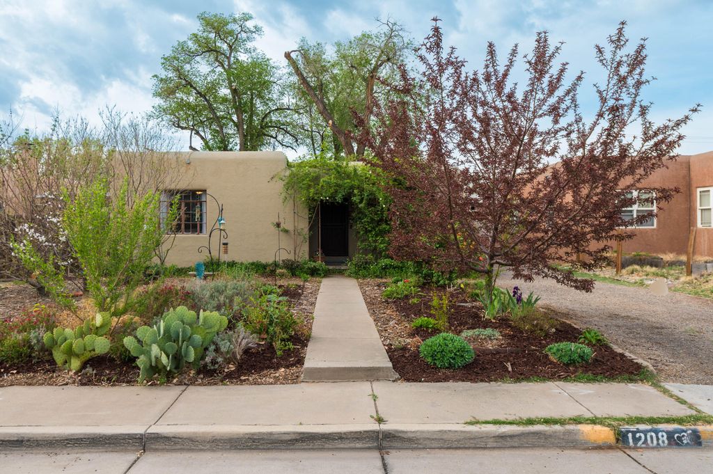 1208 Lead Avenue SW, Albuquerque, NM 87102