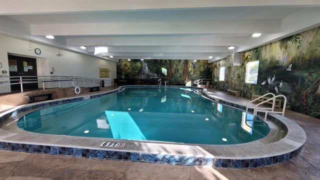 232 Canterbury J, West Palm Beach, FL 33417
