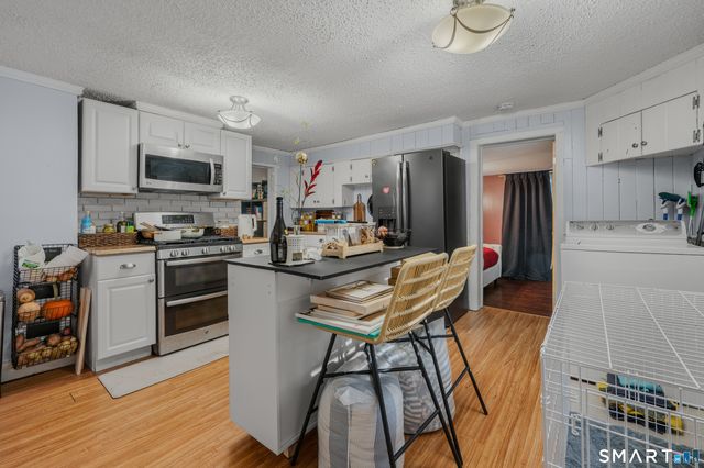 349 Naubuc Avenue A, Glastonbury, CT 06033