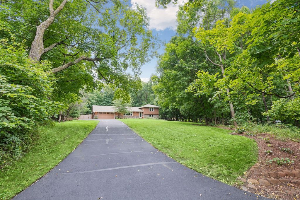 27885 Woodside Road, Excelsior, MN 55331 — photo 2