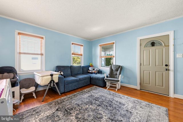 27 5TH AVE, Mount Ephraim, NJ 08059