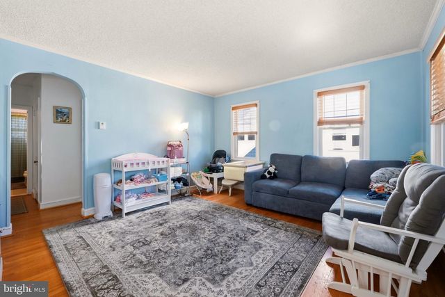 27 5TH AVE, Mount Ephraim, NJ 08059