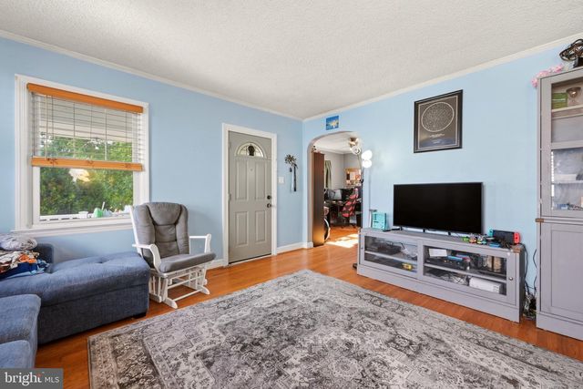 27 5TH AVE, Mount Ephraim, NJ 08059