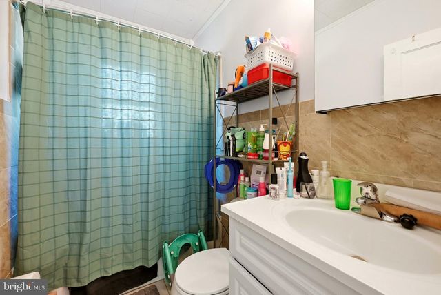 27 5TH AVE, Mount Ephraim, NJ 08059