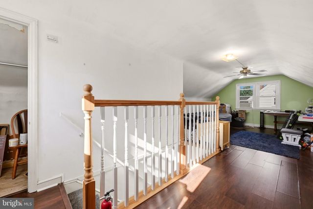 27 5TH AVE, Mount Ephraim, NJ 08059