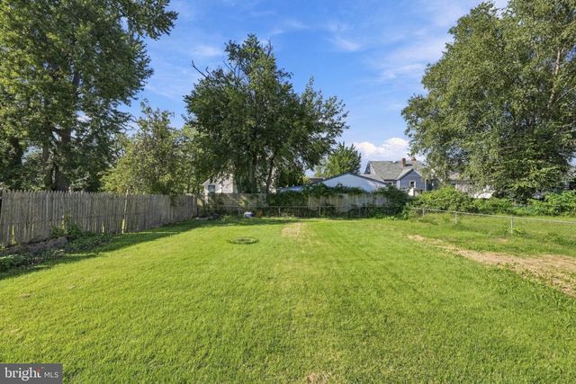 27 5TH AVE, Mount Ephraim, NJ 08059