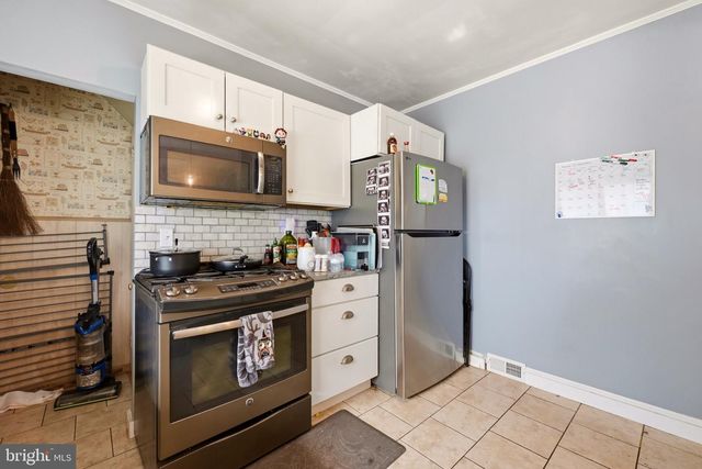 27 5TH AVE, Mount Ephraim, NJ 08059